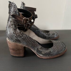 Freebird Randi Snakeskin Size 6